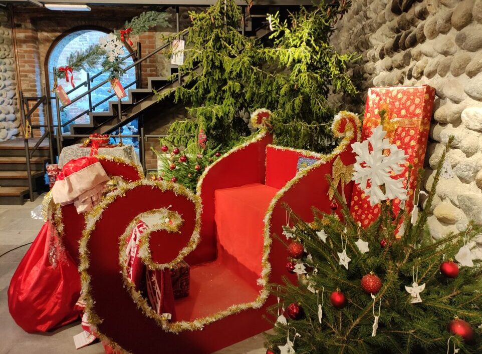Scopri di più sull'articolo RICETTO DI CANDELO: IL BORGO DI BABBO NATALE